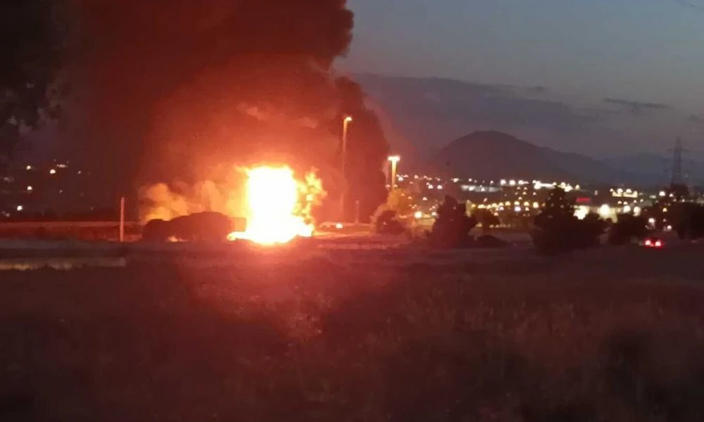 Συναγερμός στην Αθηνών-Κορίνθου: Ανατροπή βυτιοφόρου - Εξερράγη μετά το τροχαίο (βίντεο)